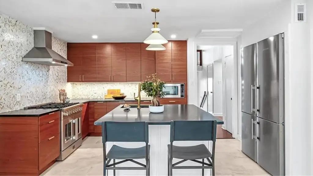 A project by Modern Twig - Mahogany + white shaker