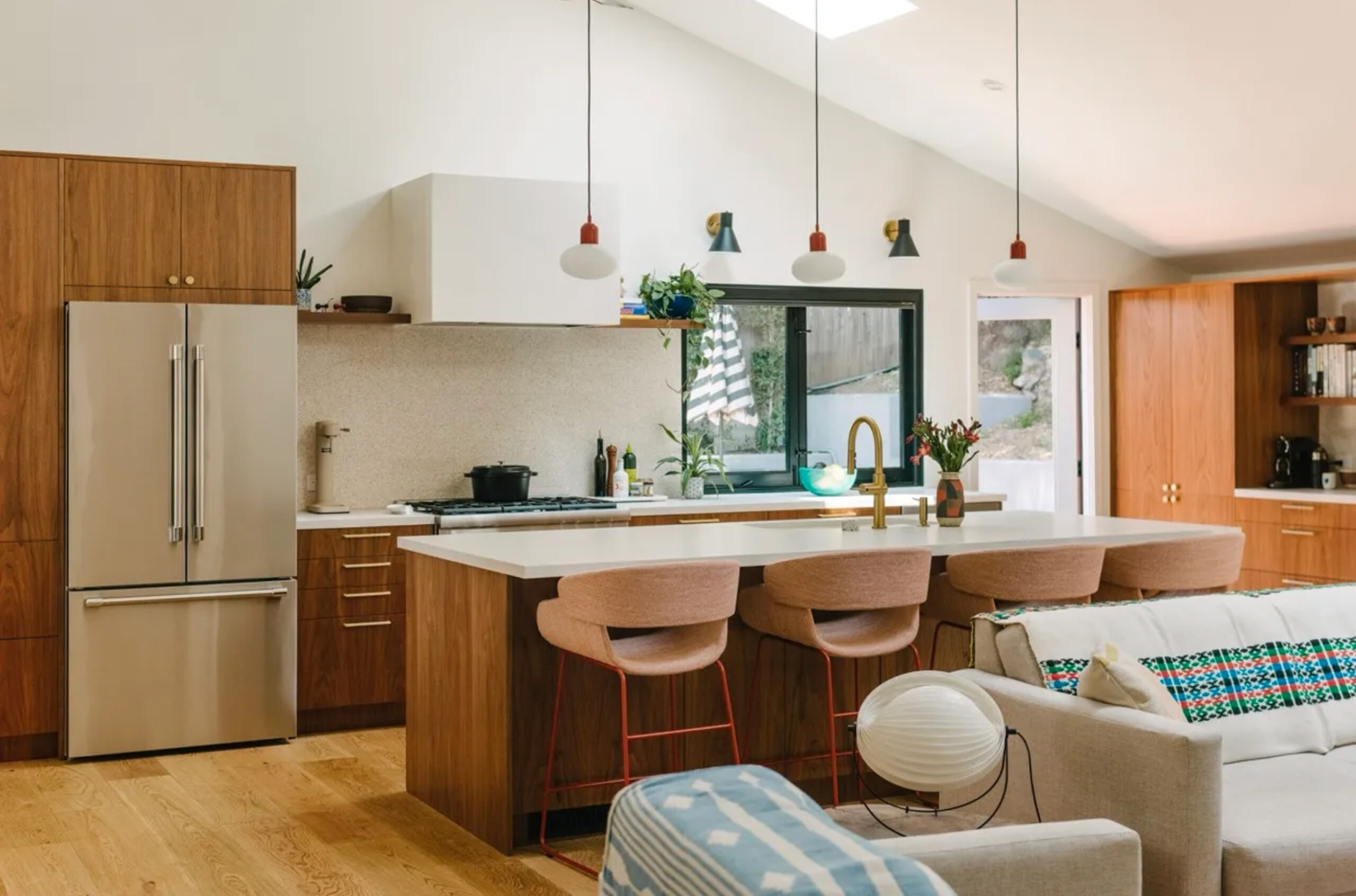 Rift White Oak Sektion Cabinet